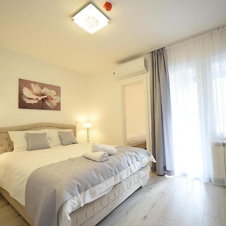 Apartmani Grand Hertz Belgrado Buitenkant foto